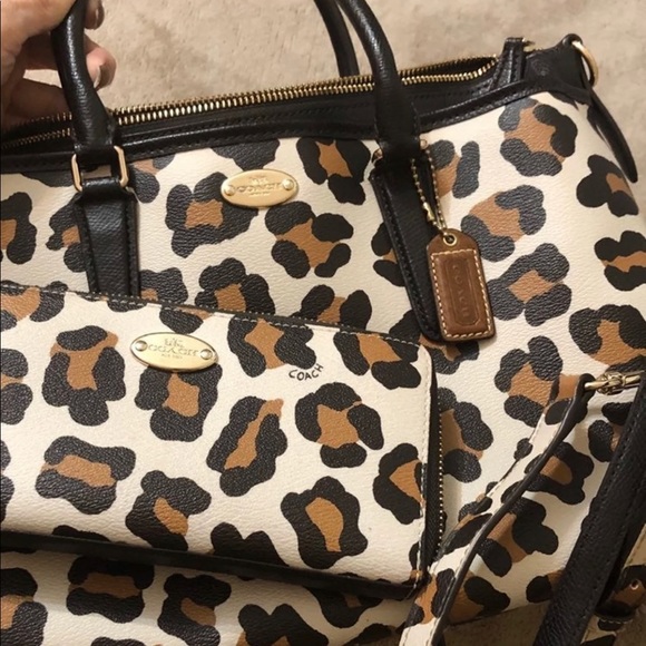 COACH Purse & Wallet - Picture 2 of 5